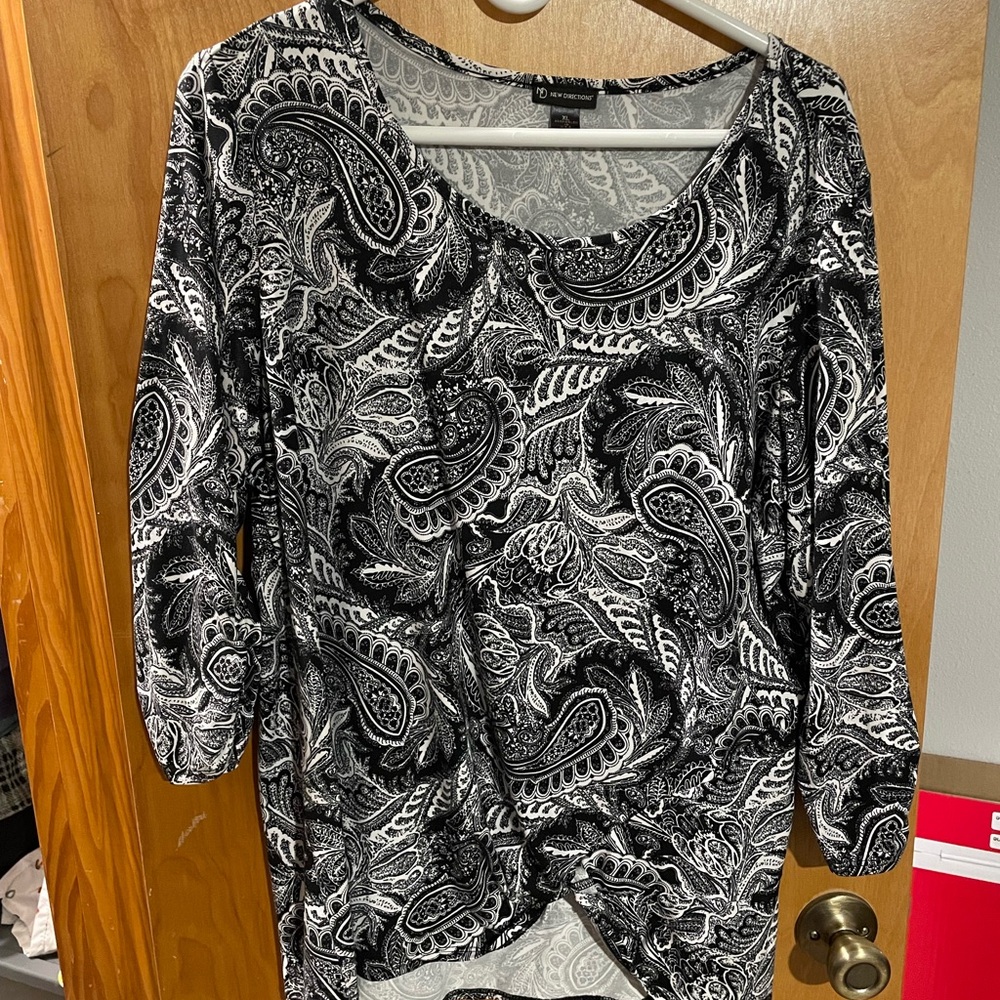 Black and White Paisley Women's Top